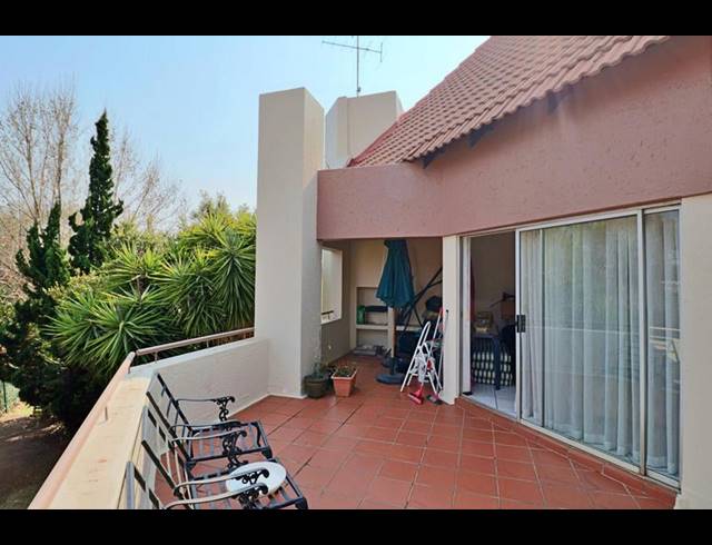 2 BEDROOM TOWNHOUSE FOR SALE IN BEDFORDVIEW